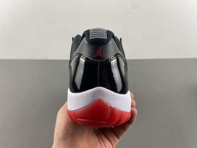 Air Jordan 11 Retro Low Bred - Image 4