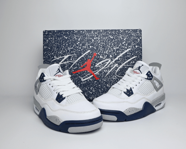 Air Jordan 4 Midnight Navy 1