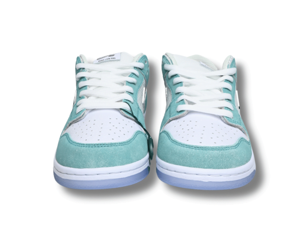 Nike SB Dunk Low April Skateboards 3