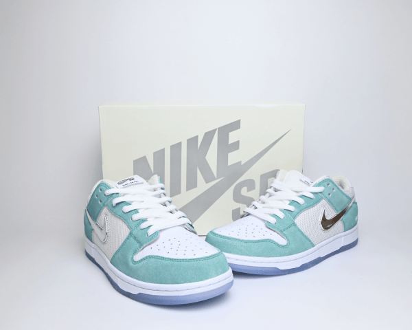 Nike SB Dunk Low April Skateboards 4