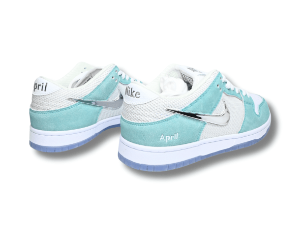 Nike SB Dunk Low April Skateboards 5