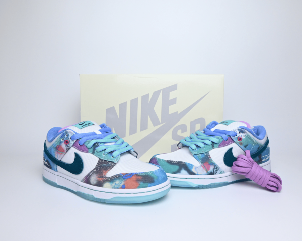 Nike SB Dunk Low Futura Laboratories Bleached Aqua