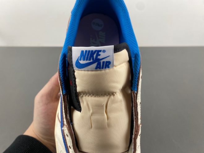 Travis Scott x Air Jordan 1 White Blue Fragment (2025) - Image 12