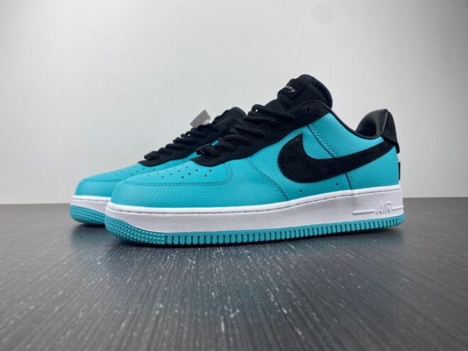 Tiffany & Co. x Nike Air Force 1 Friends and Family - Image 2