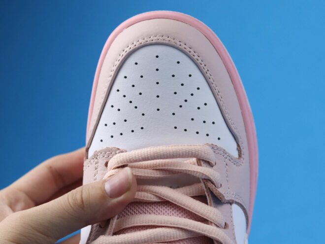 Nike SB Dunk Low Pink Pigeon - Image 4