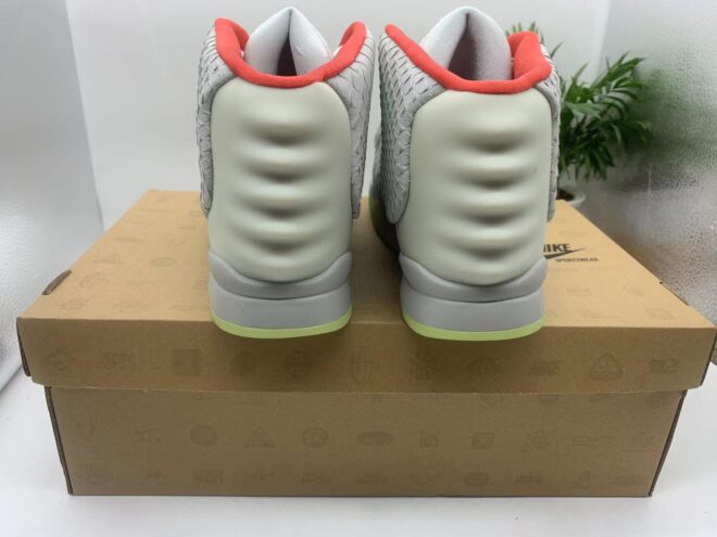 Air Yeezy 2 Pure Platinum - Image 2