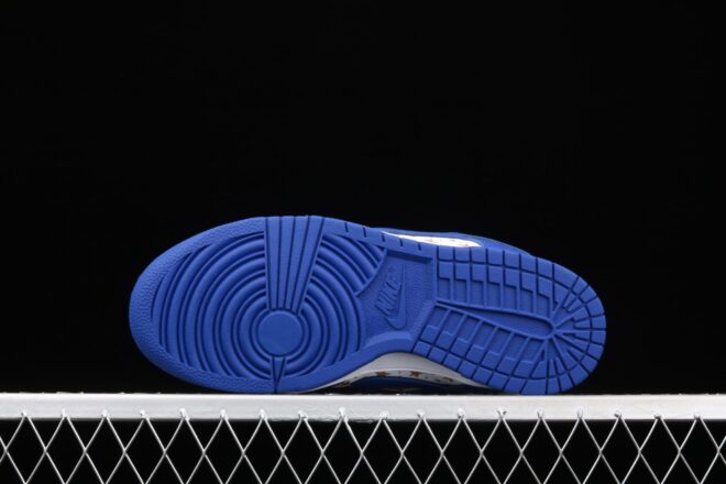 Nike SB Dunk Low, Supreme Stars Hyper Royal - Image 7