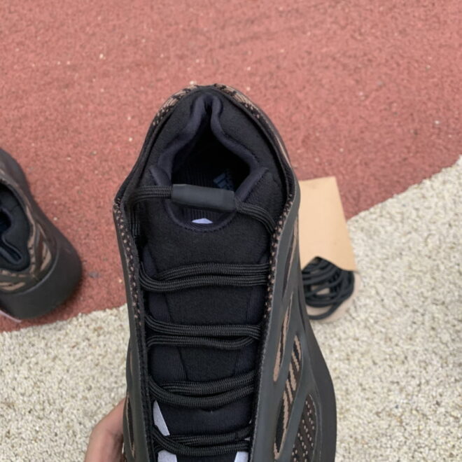 adidas Yeezy 700 V3 Clay Brown - Image 10