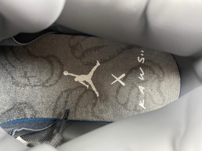 Air Jordan 4 Retro Kaws - Image 6