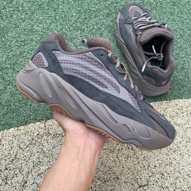 adidas Yeezy Boost 700 V2 Mauve - Image 6