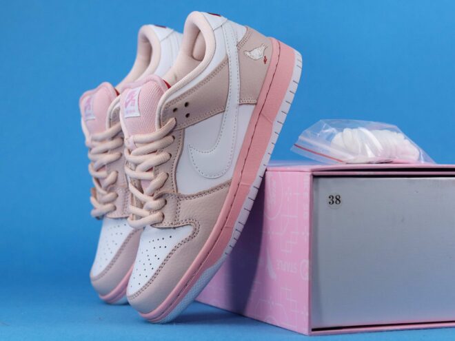 Nike SB Dunk Low Pink Pigeon - Image 7