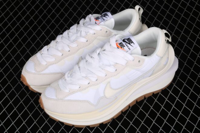 Nike Vaporwaffle, Sacai Sail Gum - Image 3