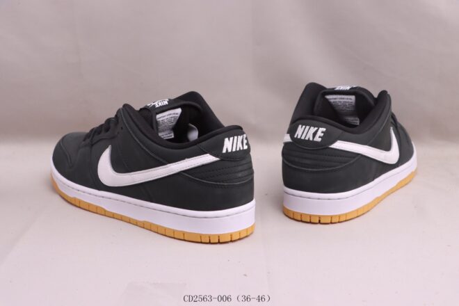 Nike SB Dunk Low Pro Black Gum - Image 5