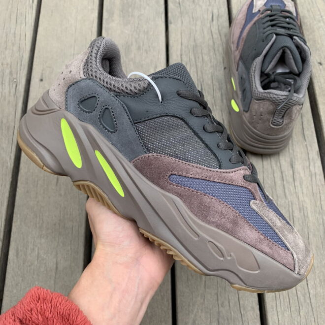 adidas Yeezy Boost 700 Mauve - Image 4