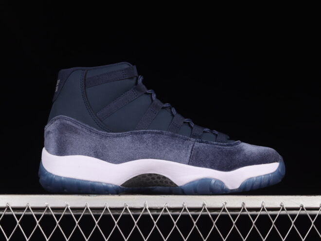 Women's Air Jordan 11 Midnight Navy - Image 12