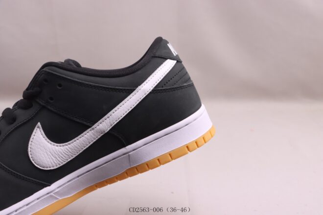 Nike SB Dunk Low Pro Black Gum - Image 2