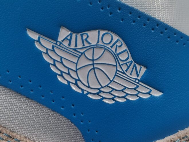 Air Jordan 1 Retro High Off-White University Blue Extended Size - Image 4