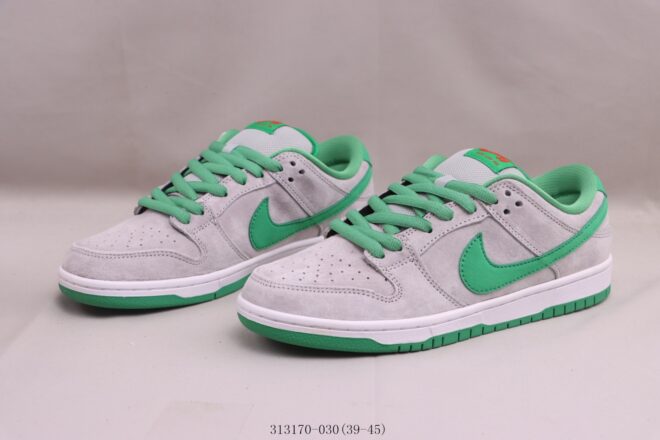 Nike SB Dunk Low Medusa - Image 5