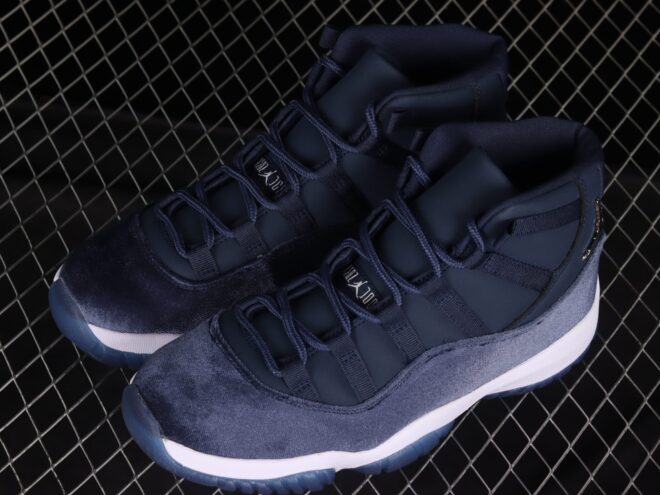 Women's Air Jordan 11 Midnight Navy - Image 11