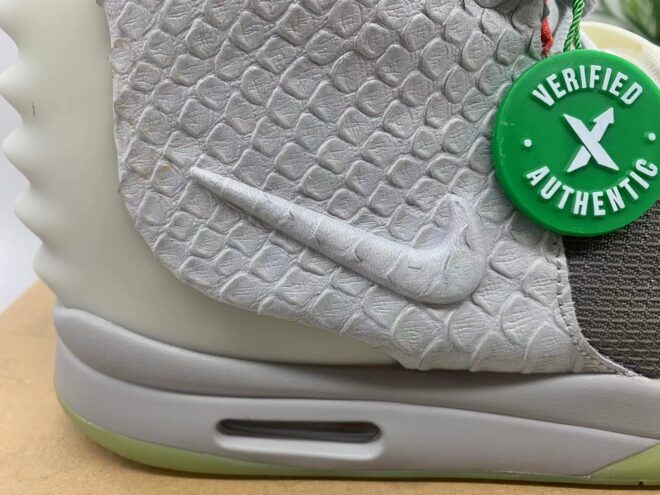 Air Yeezy 2 Pure Platinum - Image 3