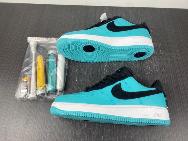 Tiffany & Co. x Nike Air Force 1 Friends and Family - Image 12