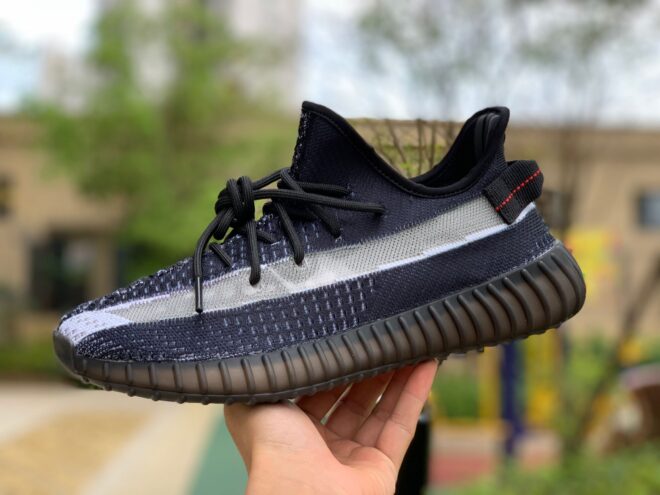 YEEZY 350 v2 - Image 3