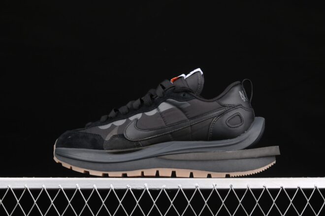 Nike Vaporwaffle, Sacai Black Gum - Image 7