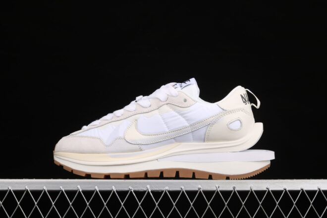 Nike Vaporwaffle, Sacai Sail Gum - Image 2