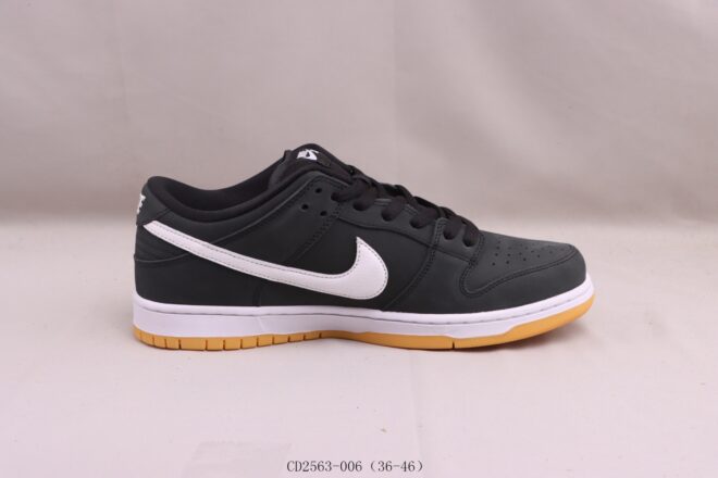 Nike SB Dunk Low Pro Black Gum - Image 6