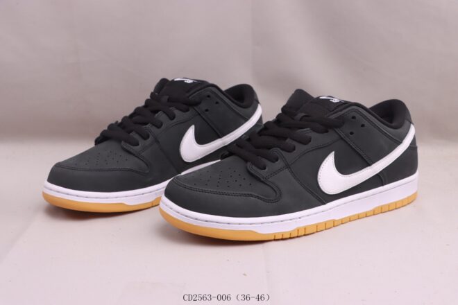 Nike SB Dunk Low Pro Black Gum - Image 3