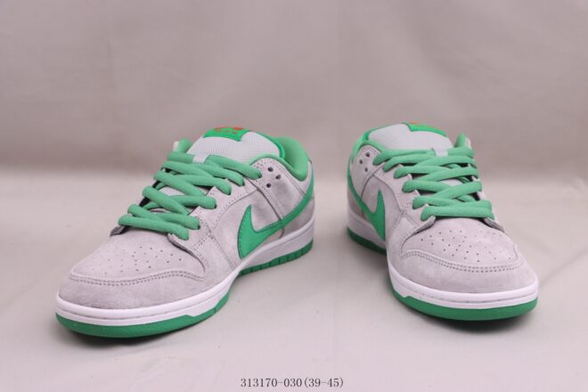 Nike SB Dunk Low Medusa - Image 2