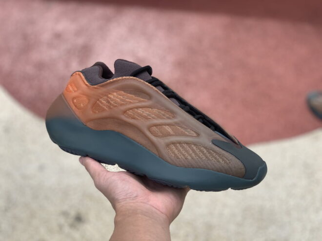 adidas Yeezy 700 V3 Copper Fade - Image 3