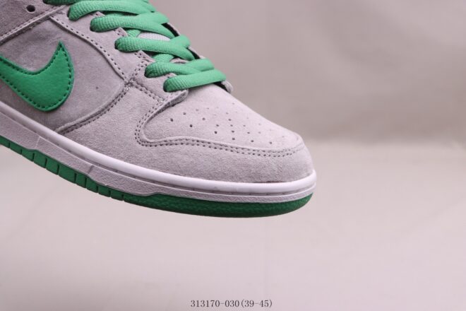 Nike SB Dunk Low Medusa - Image 3