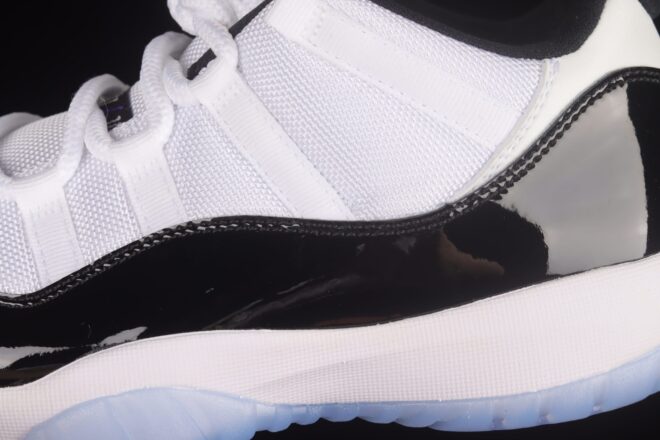 Air Jordan 11 Retro Low Concord - Image 4