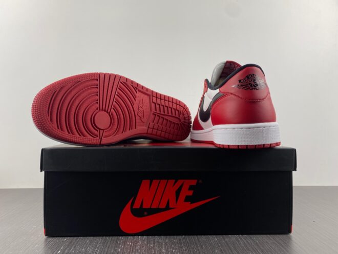 Jordan 1 Retro Low Chicago (2016) - Image 8