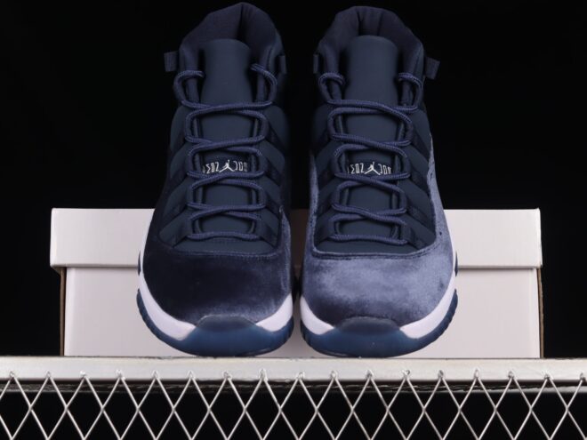 Women's Air Jordan 11 Midnight Navy - Image 7