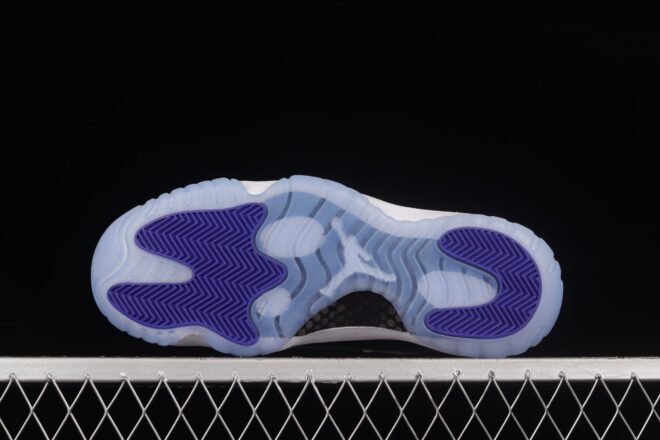 Air Jordan 11 Retro Low Concord - Image 3