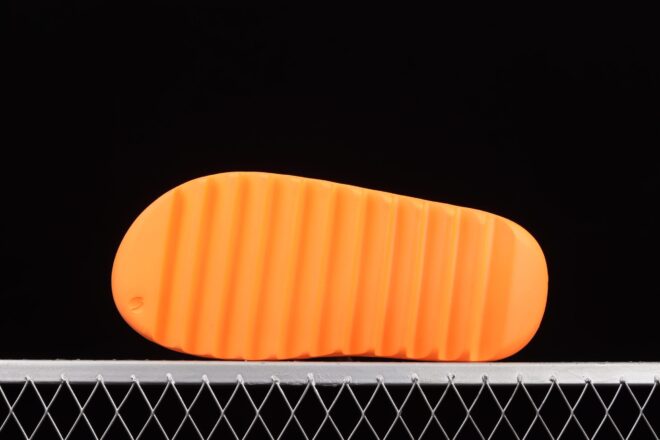 Yeezy Slides 'Enflame Orange' - Image 3