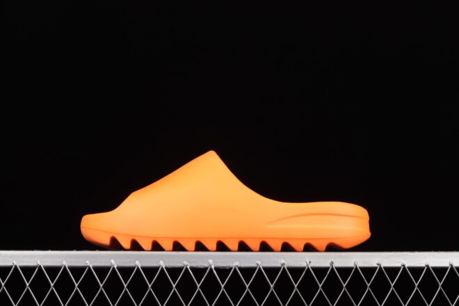 Yeezy Slides 'Enflame Orange' - Image 4