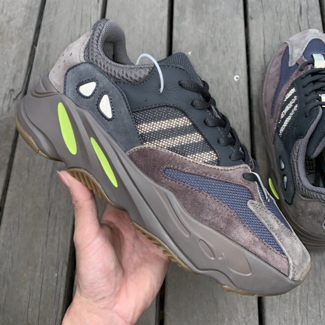 adidas Yeezy Boost 700 Mauve - Image 3