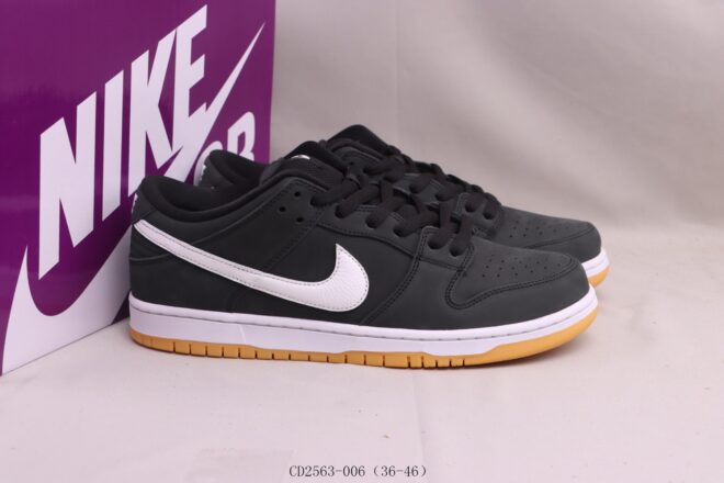 Nike SB Dunk Low Pro Black Gum - Image 4