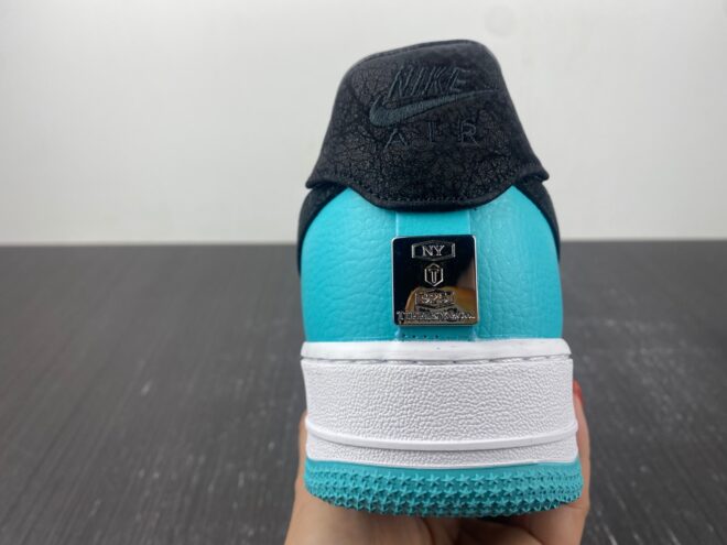 Tiffany & Co. x Nike Air Force 1 Friends and Family - Image 9