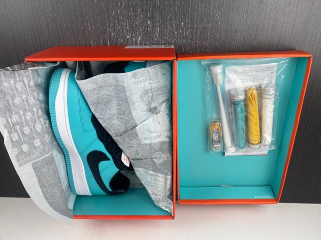 Tiffany & Co. x Nike Air Force 1 Friends and Family - Image 11