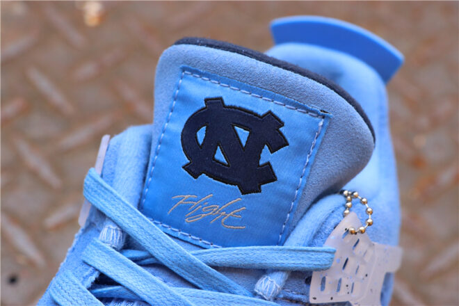 Air Jordan 4 Retro UNC PE - Image 4