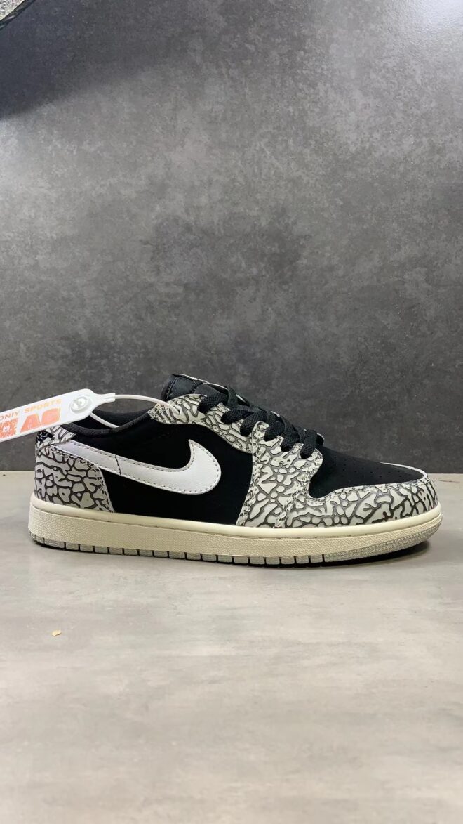 Air Jordan 1 Retro Low OG Black Cement - Image 5