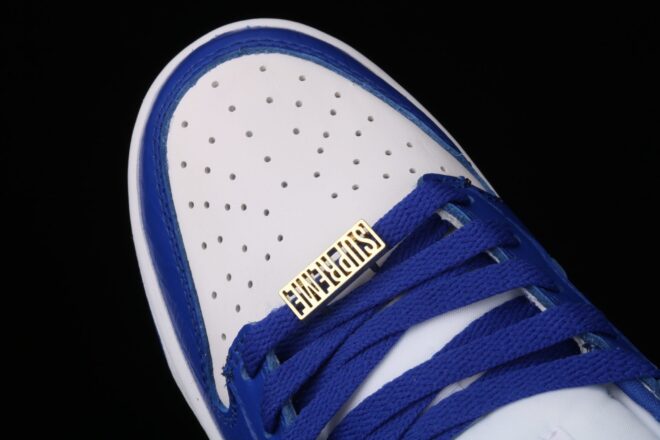 Nike SB Dunk Low, Supreme Stars Hyper Royal - Image 5