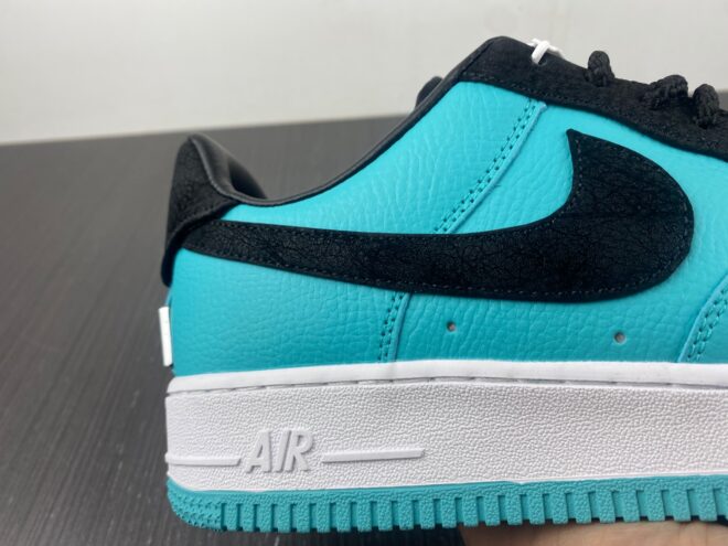 Tiffany & Co. x Nike Air Force 1 Friends and Family - Image 5