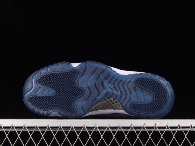 Women's Air Jordan 11 Midnight Navy - Image 10