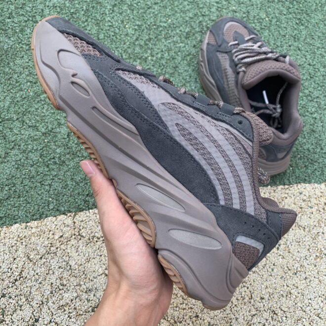 adidas Yeezy Boost 700 V2 Mauve - Image 3