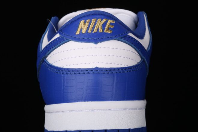 Nike SB Dunk Low, Supreme Stars Hyper Royal - Image 8